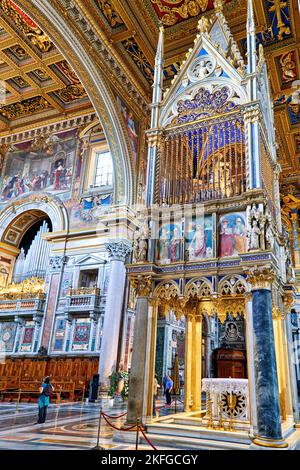 Rom Latium Italien. Die Archbasilika Kathedrale des Heiligsten Erlösers und der Heiligen Johannes der Täufer und Johannes der Evangelist im Lateran ist eine Kathol Stockfoto