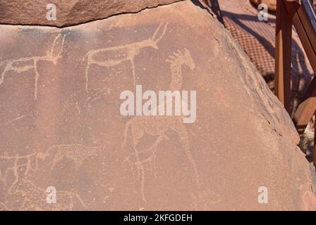 Twyfelfontein, Namibia - 07-16-2013: Felsgravuren sind ein UNESCO-Weltkulturerbe im Norden Namibias Stockfoto