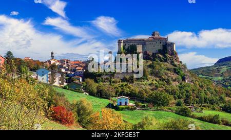 'Castello di Bardi' - schönes mittelalterliches Schloss und Dorf in der Emilia-Romagna, Italien Stockfoto