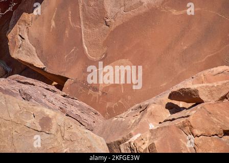 Twyfelfontein, Namibia - 07-16-2013: Felsgravuren sind ein UNESCO-Weltkulturerbe im Norden Namibias Stockfoto