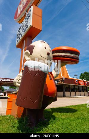 Oglesby, Illinois - Vereinigte Staaten - 10.. Juni 2022: Der Rootbeer Stand der klassischen Food-Gemeinschaftsfigur in Oglesby, Illinois. Stockfoto