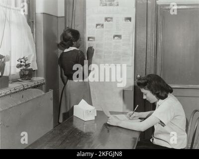 Ablesung, Kuh auf Tafel, PS 94, 1941. Stockfoto