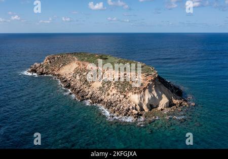 Luftaufnahme der Insel Yeronisos, Kap Drepanum, Agios Georgios, Zypern. Stockfoto