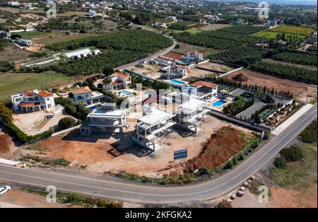 Luxuriöses Hotel am Meer, Sea Caves, Peyia, Paphos, Zypern Stockfoto