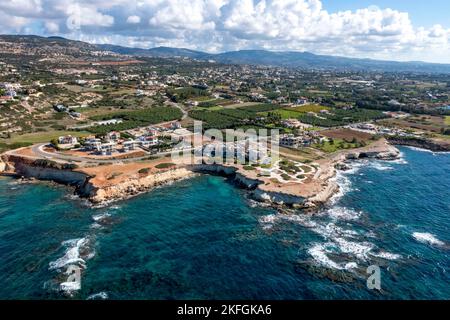 Luxuriöses Hotel am Meer, Sea Caves, Peyia, Paphos, Zypern Stockfoto