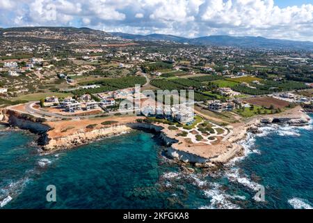 Luxuriöses Hotel am Meer, Sea Caves, Peyia, Paphos, Zypern Stockfoto