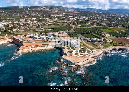 Luxuriöses Hotel am Meer, Sea Caves, Peyia, Paphos, Zypern Stockfoto