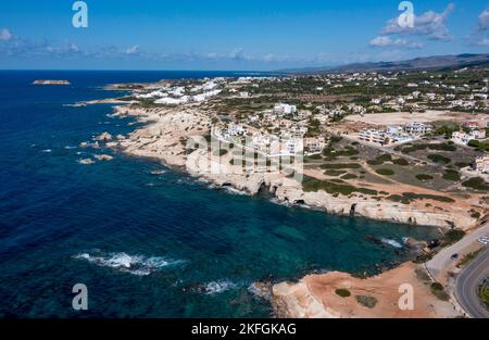 Luxuriöses Hotel am Meer, Sea Caves, Peyia, Paphos, Zypern Stockfoto