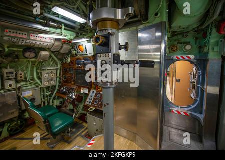 Periskop im Kontrollraum der USS Albacore AGSS-569. Dieses U-Boot wurde 1953 für die US Navy gebaut, jetzt befindet sie sich am Albacore Park in der 600 Market Street Stockfoto