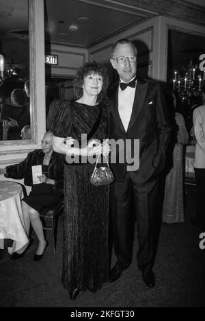 MAX VON SYDOW Schwedischer Schauspieler mit Frau Christina bei einer Olympic Banquette i Los Angeles während der Olympischen Spiele Stockfoto