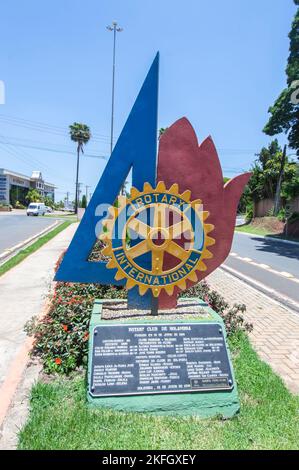 Holambra-sp, brasilien-November 17,2022 Vorstand des Rotary Club von holambra-sp eine Stadt bekannt für die Stadt der brasilianischen Blumen, Foto des Eingangs Stockfoto