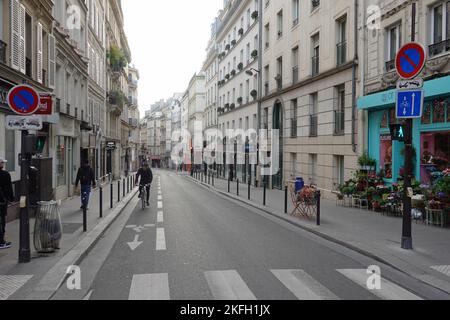 Paris, Rue Blanche, Straße ohne Parkplätze // Paris, Rue Blanche, Straße ohne Parkplatz Stockfoto