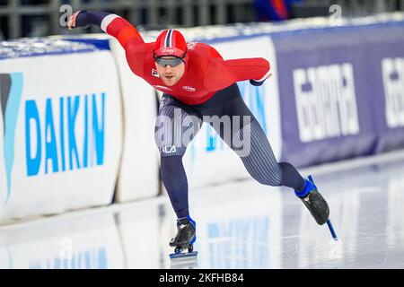 HEERENVEEN, NIEDERLANDE - 18. NOVEMBER: Henrik Fagerli Rukke aus Norwegen tritt am 18. November 2022 während der Speedskating World Cup 2 in Heerenveen, Niederlande, an den Men's 1000m an (Foto by Douwe Bijlsma/Orange Picts) NOCNSF House of Sports Stockfoto
