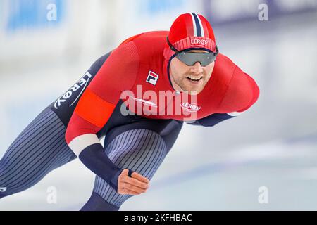 HEERENVEEN, NIEDERLANDE - 18. NOVEMBER: Henrik Fagerli Rukke aus Norwegen tritt am 18. November 2022 während der Speedskating World Cup 2 in Heerenveen, Niederlande, an den Men's 1000m an (Foto by Douwe Bijlsma/Orange Picts) NOCNSF House of Sports Stockfoto