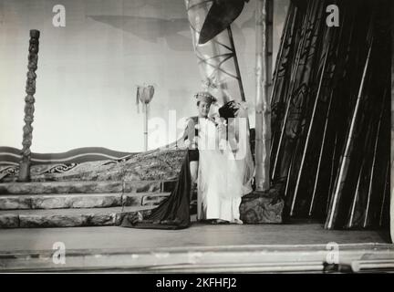 Maurice Cooper als Nanki-Poo und Gladys Boucree als Yum-Yum, 1938. Stockfoto