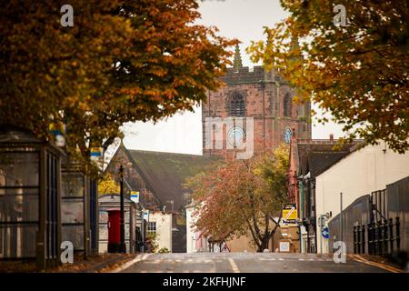 Stadtzentrum von Newcastle-under-Lyme in Staffordshire, England St Giles' Cofe Church Stockfoto