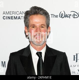 Los Angeles, CA - 17. Nov 2022: Simon Kinberg nimmt an den Annual American Cinematheque Awards 36. Teil, die Ryan Reynolds im Beverly Hilton ehren Stockfoto