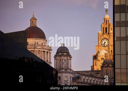 Das Royal Liver Building, denkmalgeschütztes Gebäude in Liverpool, England Stockfoto
