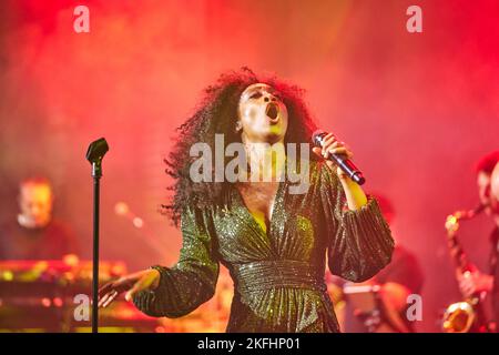 BEVERLEY KNIGHT singt auf der Bühne bei einem Firmenevent Stockfoto