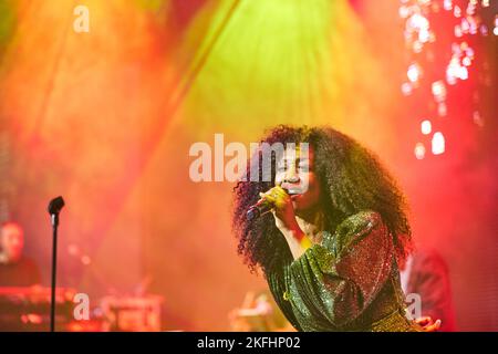 BEVERLEY KNIGHT singt auf der Bühne bei einem Firmenevent Stockfoto