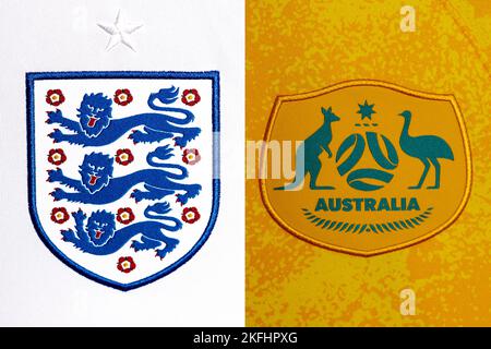 Nahaufnahme des Nationalmannschaftswappens auf dem Heimtrikot. FIFA Fußball-Weltmeisterschaft Katar 2022. Stockfoto