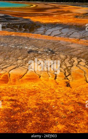 Ein Foto von Grand Prismatic Spring aus Midway Geyser Basin; Yellowstone National Park; Wyoming, USA. Stockfoto