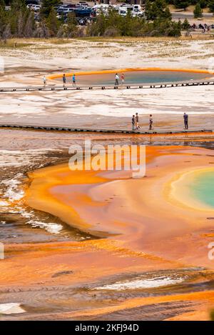 Ein Foto von Grand Prismatic Spring aus Midway Geyser Basin; Yellowstone National Park; Wyoming, USA. Stockfoto