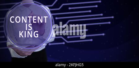 Handschrift Text Inhalt ist König. Konzeptionelle Fotoinhalte sind das Herzstück heutiger Marketingstrategien Stockfoto