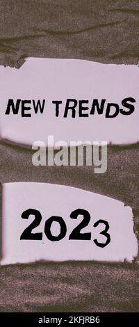 Textbeschriftung mit neuen Trends 2023. Geschäftsüberblick, allgemeine Richtung, in die sich etwas entwickelt Stockfoto