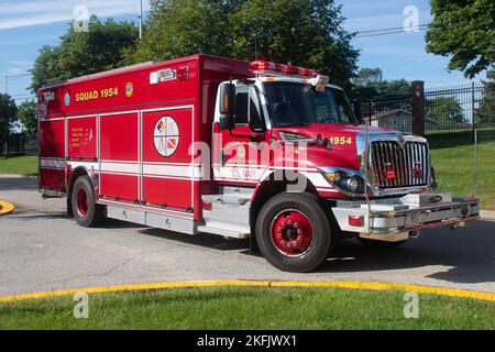 NORTH CHICAGO, Il. (Sept. 21, 2022) Great Lakes Fire & Emergency Services reagierten auf Berichte über einen Brand im Captain James A. Lovell Federal Health Care Center in North Chicago, Ill. Am Morgen des 21. Sept. Das System der gegenseitigen Hilfe-Box (MABAS) rief auch Feuerwehren aus Waukegan, Greyslake, Gurnee, Lake Forest, Lake Bluff, Libertyville, Beach Park und North Chicago. Die Feuerwehr Highland Park, Winthrop Harbour und Deerfield reagierten auf Anrufe auf Basis während der Zeit, als Great Lakes F&ES an Lovell FHCC war. Nach einer Stunde ertönte das klare. Great Lakes F&ES bietet FIR Stockfoto