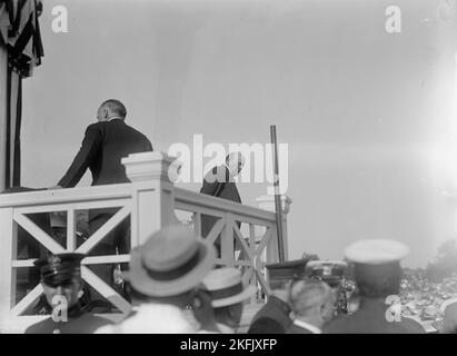 Shadow Lawn, Nj. - Weisses Haus Im Sommer, Notifikations-Zeremonien, Senator Ollie James, Rechts, 1916. Stockfoto