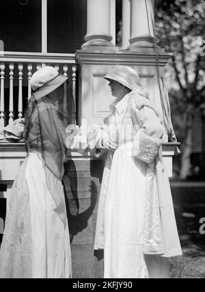 Rotes Kreuz Mittagessen auf General Scott's Lawn - Mrs. E.B. Mclean, Rechts, 1917. Stockfoto