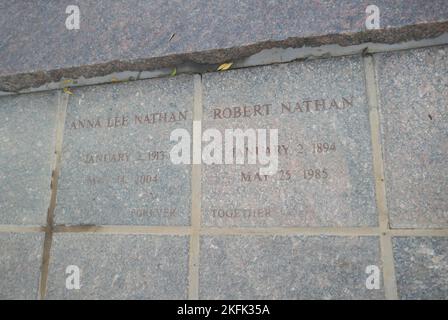 Los Angeles, Kalifornien, USA 16.. November 2022 Grab des Schriftstellers Robert Nathan im Pierce Brothers Westwood Village Memorial Park am 16. November 2022 in Los Angeles, Kalifornien, USA. Foto von Barry King/Alamy Stockfoto Stockfoto