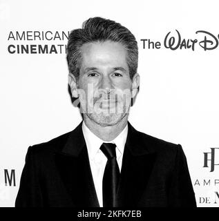 Los Angeles, CA - 17. Nov 2022: Simon Kinberg nimmt an den Annual American Cinematheque Awards 36. Teil, die Ryan Reynolds im Beverly Hilton ehren Stockfoto