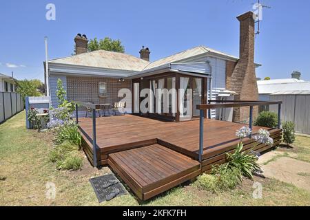 Große Unterhaltungsterrasse hinter dem Einfamilienhaus in Glen Innes, Nord-Süd-wales, australien Stockfoto