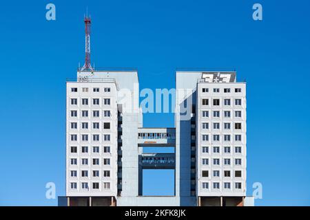 Haus der Sowjets in der Stadt von Königsberg, Russland, verlassene Hochhäuser mit unvollendetem Rohbau. Schönes Symbol der Stadt in Stockfoto