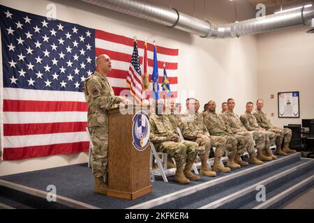 Oberst Mansour Elhihi, Kommandant der 125th Operation Group, kommentierte die 114th Space Control Squadron auf der Patrick Air Force Base, Florida, am 23. September 2022. Die Airmen werden die Operation JUNIPER SHIELD unterstützen und Kombattantenkommandanten zur Unterstützung globaler Theaterkampagnen nicht-kinetische Effekte bieten. 114. Space Control Squadron, 125. Kampfflugzeug, Air National Guard, Florida National Guard, Space Force, National Guard, Stockfoto