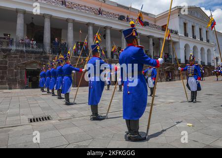 Wachablösung vor dem Präsidentenpalast in Quito, Ecuador Stockfoto