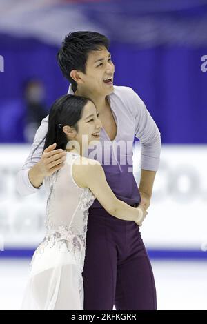 Die beiden japanischen Skater Riku Miura (R) und Ryuichi Kihara feiern