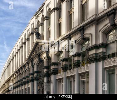 LONDON, Großbritannien - 29. OKTOBER 2022: Außenansicht des Hop Exchange Gebäudes in der Southwark Street Stockfoto