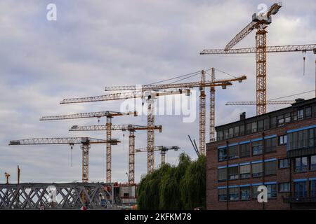 Baustelle in der HafenCity Hamburg. Sie besteht aus dem Gebiet des Großen Grasbrooks, dem nördlichen Teil der ehemaligen Elbinsel. Stockfoto