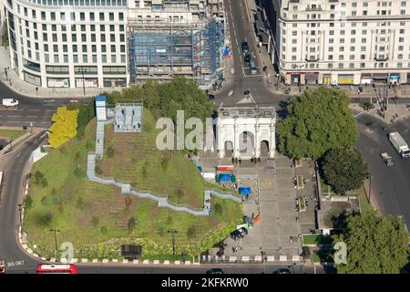 Marble Arch Mound, eine temporäre Installation mit Blick auf den Hyde Park, Westminster, Greater London Authority, 2021 . Stockfoto