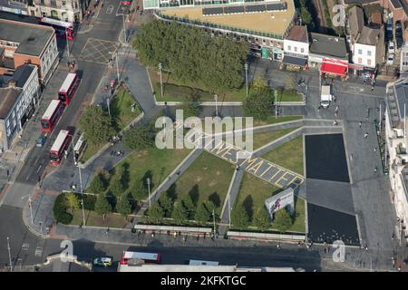 Der Slogan „Black Lives Matter“ wurde in General Gordon Place, Woolwich, Greater London Authority, 2021 geschrieben. Stockfoto