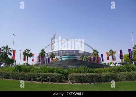 Ein allgemeiner Blick vor dem Khalifa International Stadium, vor der FIFA Fußball-Weltmeisterschaft 2022 in Katar. Bilddatum: Samstag, 19. November 2022. Stockfoto