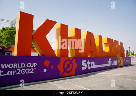 Ein allgemeiner Blick vor dem Khalifa International Stadium, vor der FIFA Fußball-Weltmeisterschaft 2022 in Katar. Bilddatum: Samstag, 19. November 2022. Stockfoto