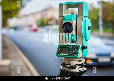 Nahaufnahme auf der Theodolit urban street Stockfoto