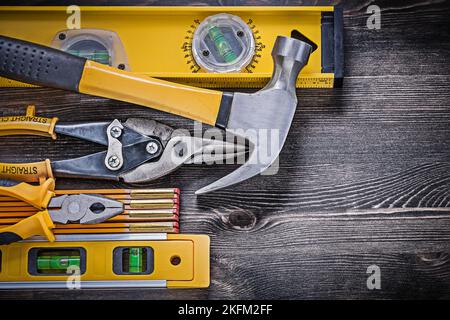 Bauhöhe Holzmeterzange Zinn-Zange Hammer horizontale Version. Stockfoto