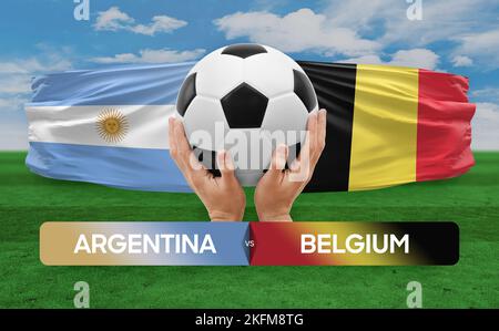 Konzept des Fußballspiels zwischen den Nationalmannschaften Argentinien und Belgien. Stockfoto