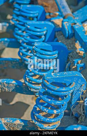 Federsystem der Sämaschine in Nahaufnahme Stockfoto