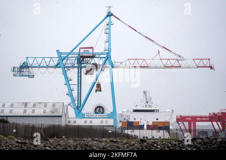 Der Hafen von Liverpool von Crosby aus gesehen. Stockfoto